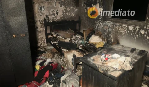 Família perde tudo durante incêndio em casa no Novo Israel; três pessoas são socorridas