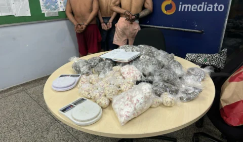 Polícia estoura laboratório de drogas e apreende mais de 5 mil trouxinhas no bairro Compensa