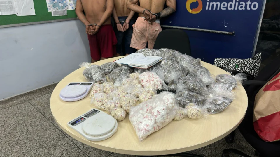 Polícia estoura laboratório de drogas e apreende mais de 5 mil trouxinhas no bairro Compensa