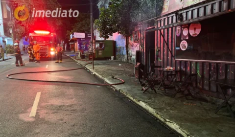Incêndio atinge lanchonete no Centro de Manaus
