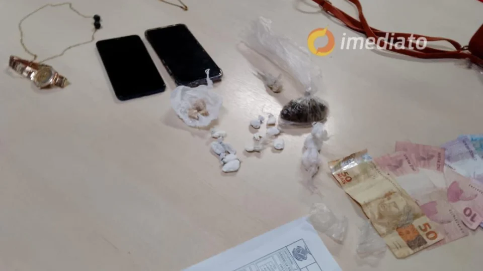 Mulher é presa com drogas no Centro de Manaus