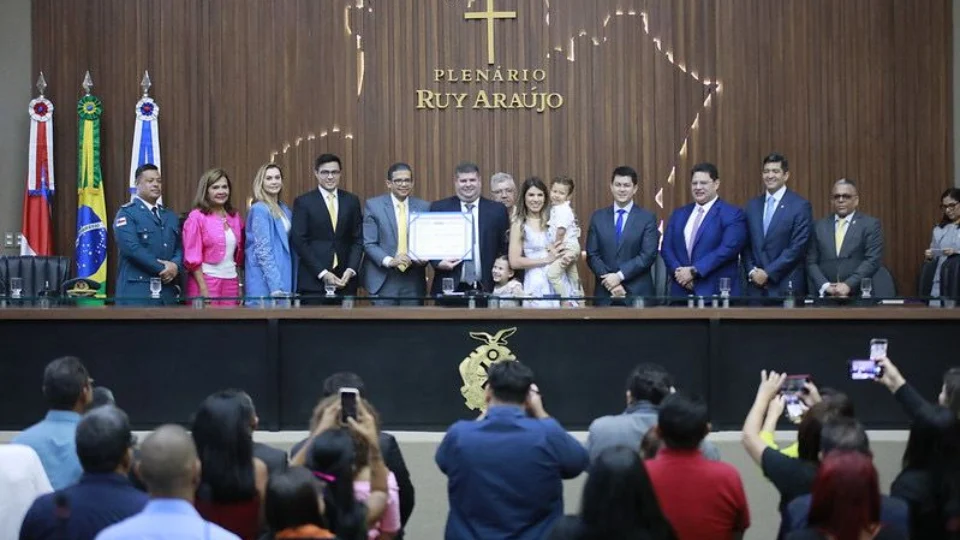 Presidente da AAMP é homenageado por atuação no Ministério Público e recebe Título de Cidadão Amazonense