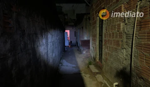 Bandidos invadem casa e matam homem a tiros no bairro no Parque Dez