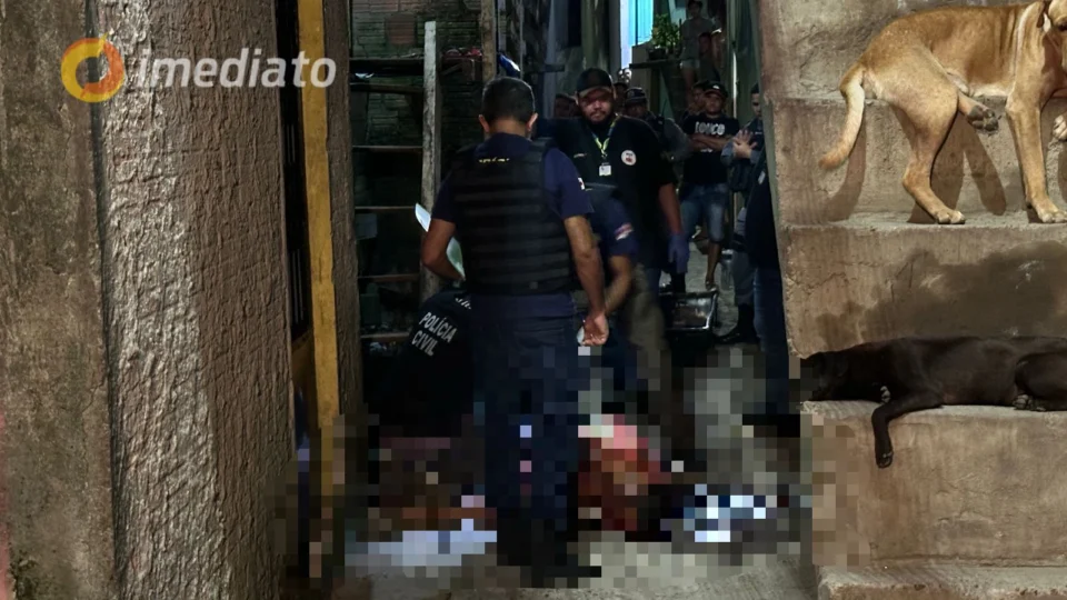 Homem é assassinado com tiros na cabeça em beco no Vila Amazonas