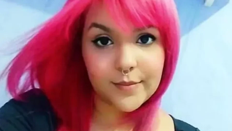 Professora arremessada de brinquedo no parque de diversões morre em hospital