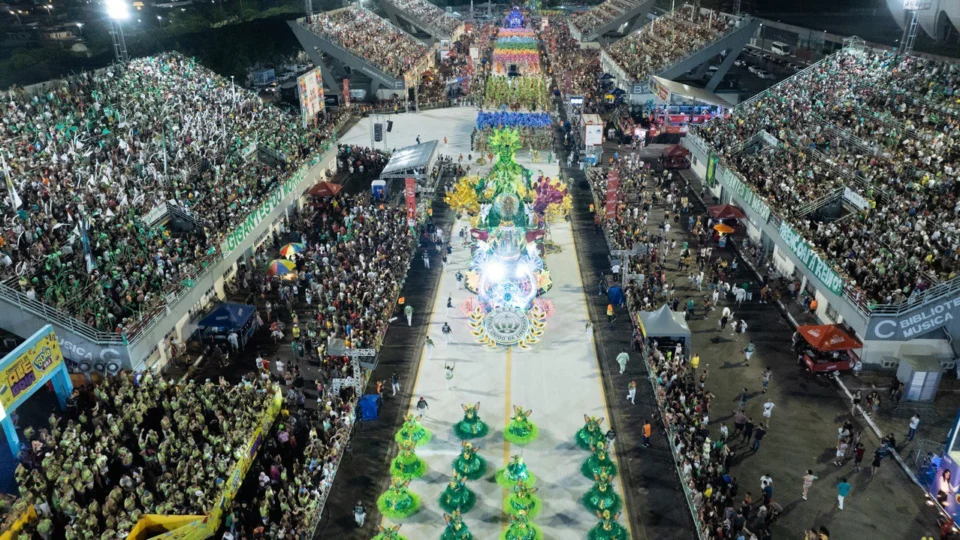 Carnaval: desfile das escolas de samba do grupo especial movimentam a economia no Amazonas