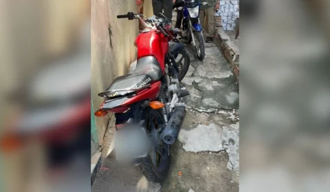 Homem é preso em flagrantes por roubo de motocicleta no Jorge Texeira