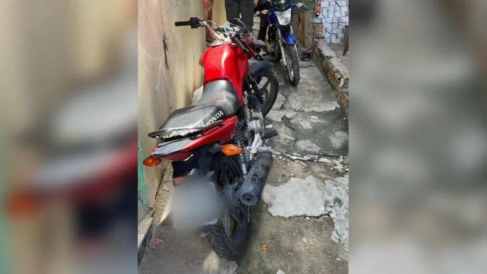 Homem é preso em flagrantes por roubo de motocicleta no Jorge Texeira