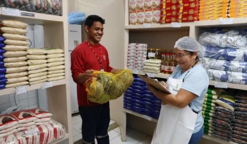 Secretaria de Educação distribui mais de 600 toneladas de alimentos para o início do ano letivo nas escolas estaduais