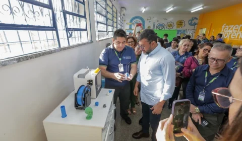 Wilson Lima abre ano letivo com ampliação do ensino bilíngue e inauguração de 32 laboratórios de robótica e ensino tecnológico