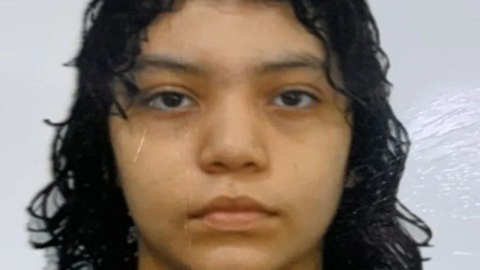 Familiares buscam informações de adolescente de 14 anos que desapareceu no bairro São Francisco
