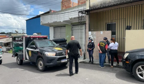 Homem é encontrado morto em sua casa com corte no rosto