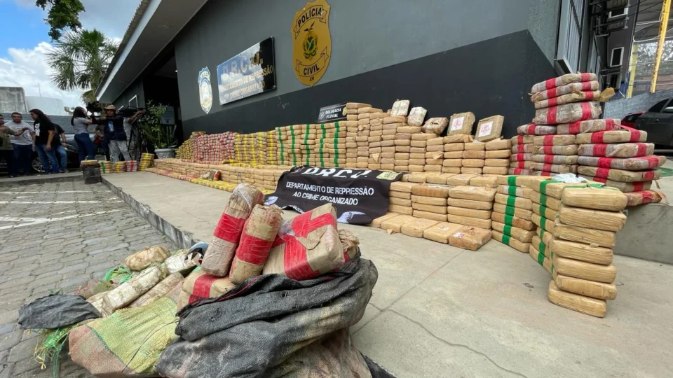 Polícia Civil do AM apreende cerca de uma tonelada de drogas no rio Solimões, avaliada em R$ 9,5 milhões