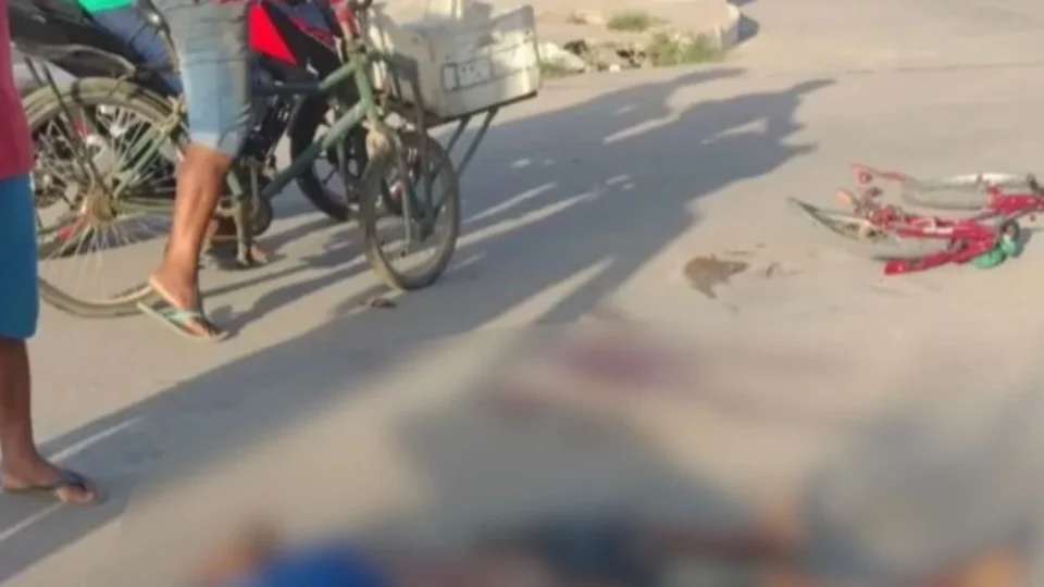 Ciclista morre atropelado por caminhão de coleta de lixo no interior de Alagoas