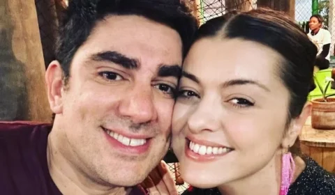 Marcelo Adnet confirma fim do casamento após ser visto beijando mulher na Sapucaí