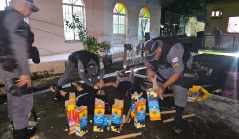 CASA CAIU: Polícia prende homens durante queima de fogos em Manaus
