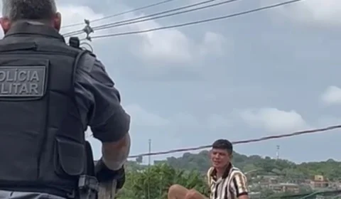 VÍDEO: Suspeito sobe no telhado e quebra perna durante tentativa de fuga na zona norte de Manaus