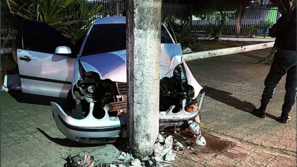 Acidente na avenida Mário Homem de Melo deixa motorista ferido