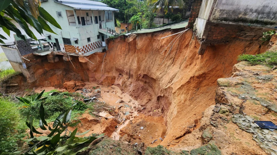 Moradores da comunidade Bela Vista, no Puraquequara, alertam para tragédia