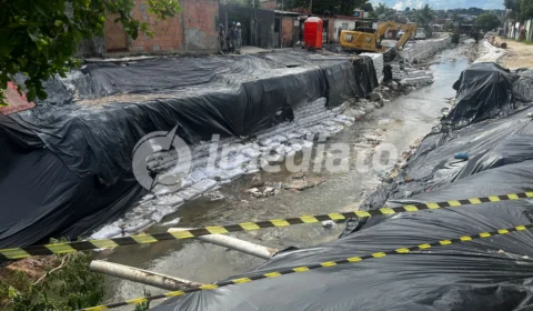 Deslizamento de terra ameaça moradores no São José Operário