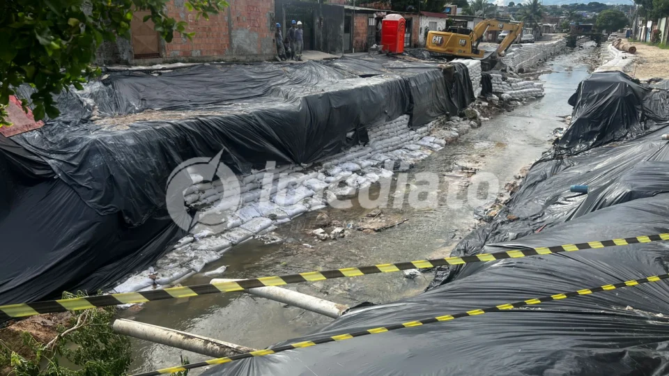 Deslizamento de terra ameaça moradores no São José Operário