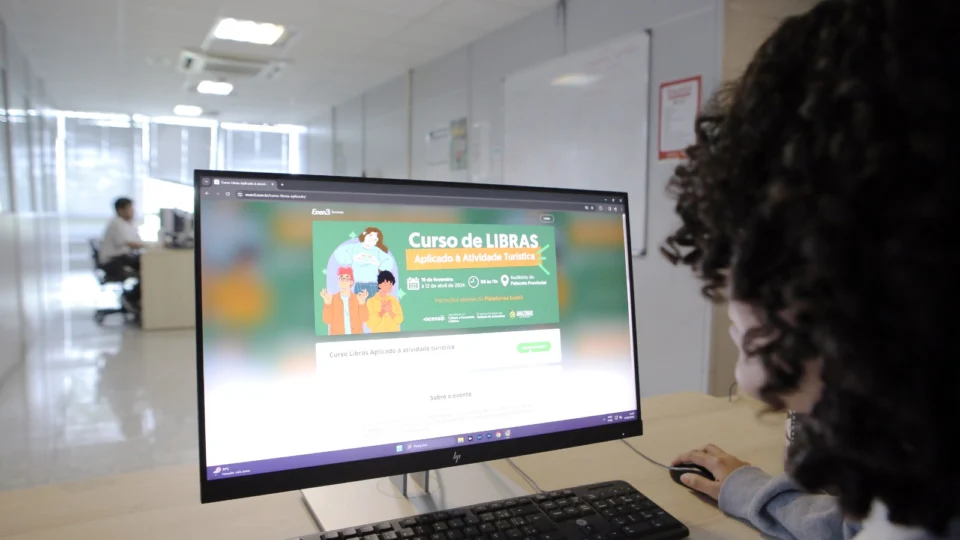 Amazonastur capacita profissionais do turismo em Libras