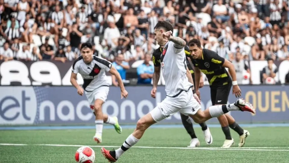 Vasco vira sobre Botafogo e entra no G4 do Cariocão