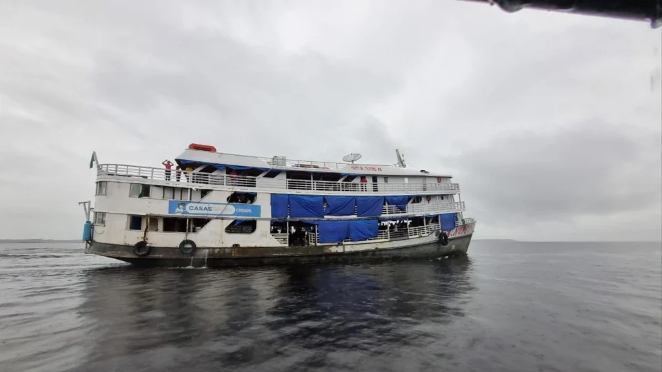 Polícia prende trio e apreende embarcação em ação policial contra tráfico de drogas