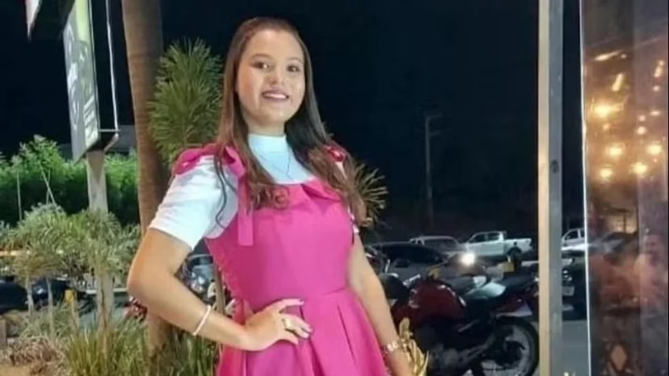 Adolescente morre após ser atingida por descarga elétrica dentro de igreja