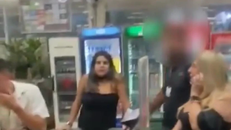 VEJA VÍDEO: jornalista é agredido e vítima de racismo em supermercado