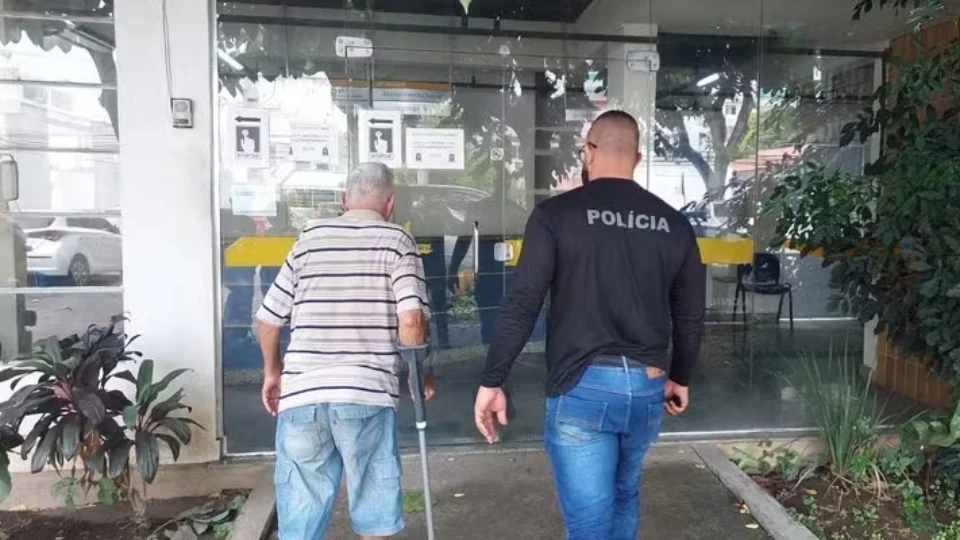 Idoso é preso suspeito se estuprar paciente de 85 anos em asilo