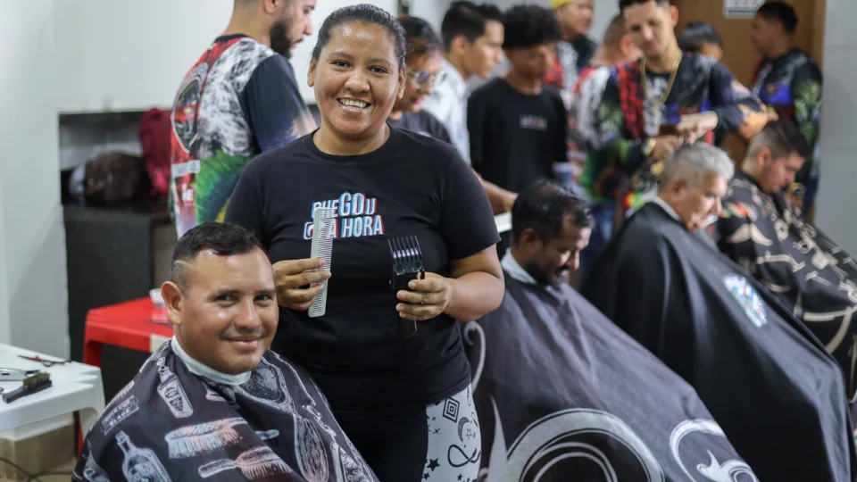 UGPE encerra curso de barbeiro e qualifica moradores do Prosamin+ para o mercado de trabalho