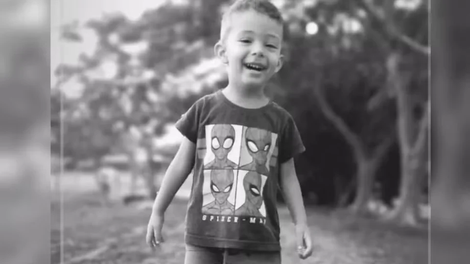 Menino de 2 anos é encontrado morto dentro de tanque com sinais de enforcamento