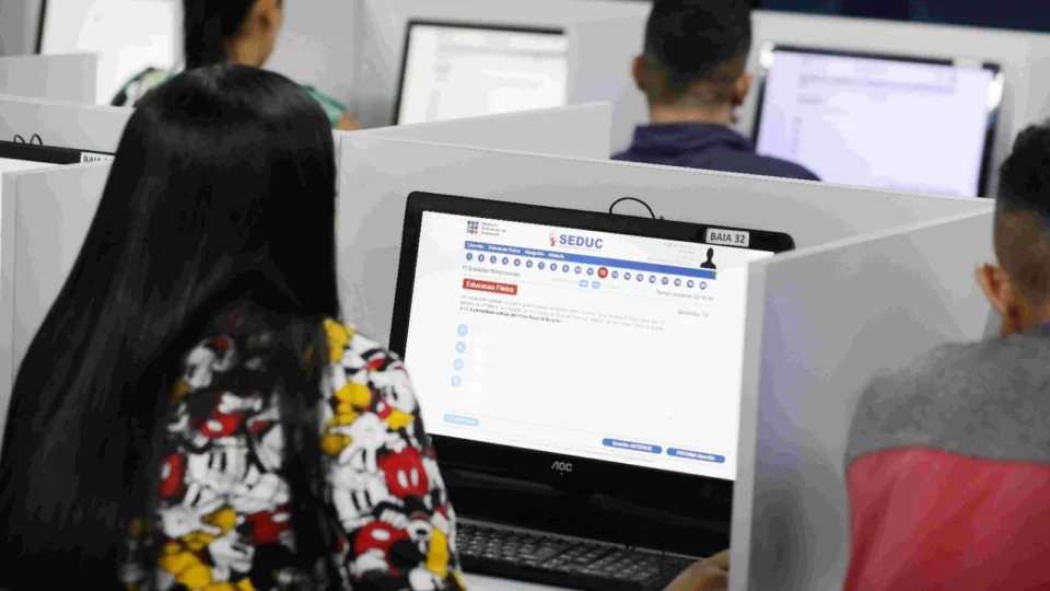Secretaria de Educação inicia aplicação do primeiro Provão Eletrônico de 2024 em Manaus