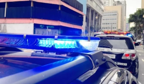 Homem é preso por suspeita de matar e concretar namorada em parede de casa