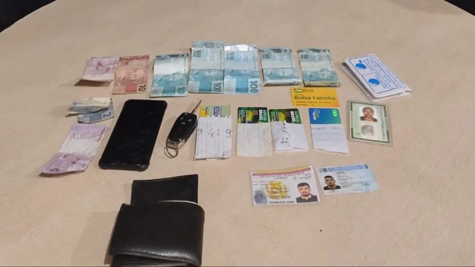 Agiota é preso com cartões e senha na Grande Circular e tenta suborna PMs com R$ 500 reais