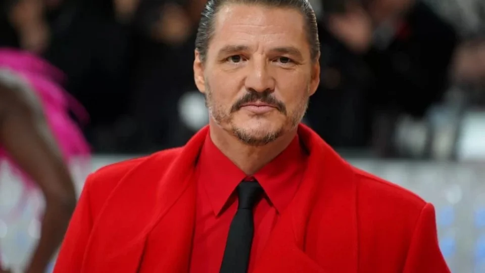 Pedro Pascal viraliza na web após aparecer em cenas picante