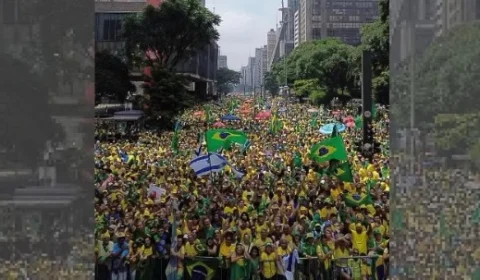 Apoiadores lotam a Avenida Paulista em ato pró-Bolsonaro