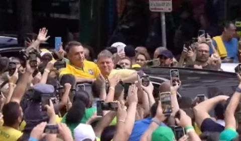Bolsonaro e Michelle chegam a ato na Paulista