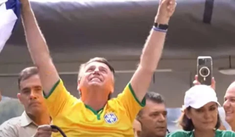 Bolsonaro nega plano de golpe e fala em “passar a borracha no passado”