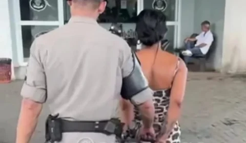 Jovem é presa transportando drogas a mando do namorado