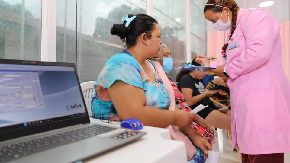 Unidades móveis de saúde da mulher ofertam atendimentos nos bairros Jorge Teixeira e Cidade de Deus