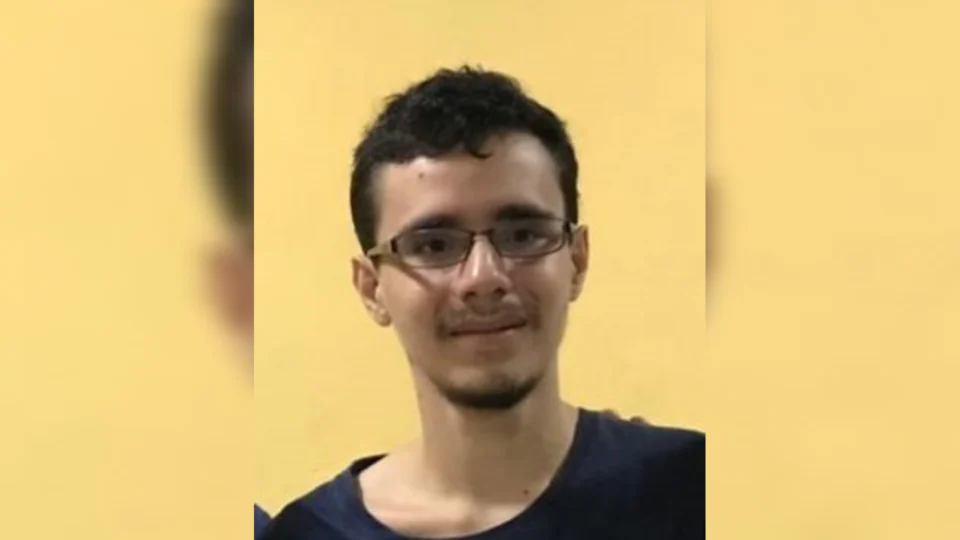 Família busca informações do paradeiro de jovem que desapareceu no bairro Parque Dez