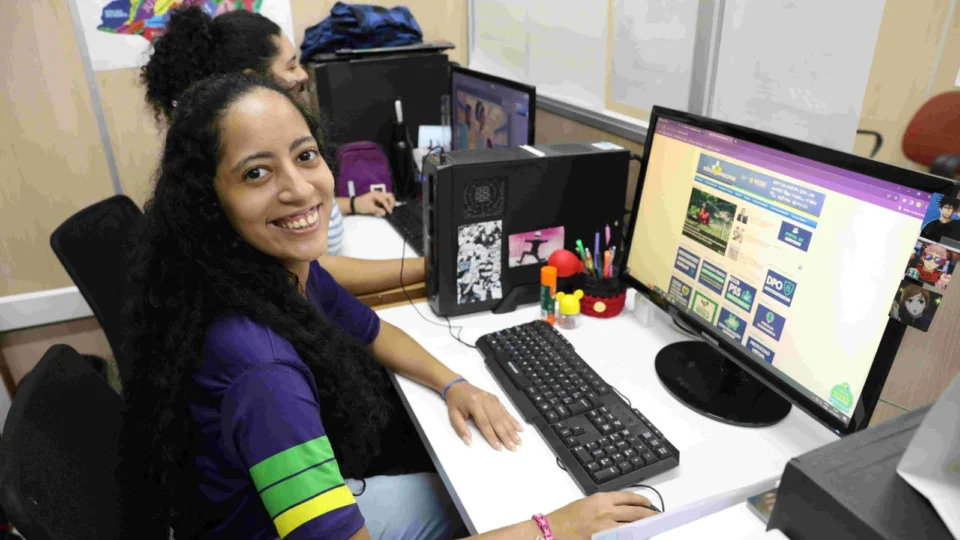 Secretaria de Educação convoca 325 estagiários de nível Médio e Superior