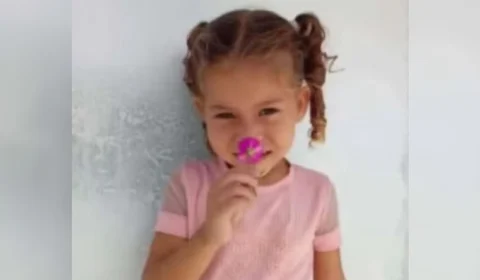 Criança morre após cair de van escolar em movimento no interior de BA