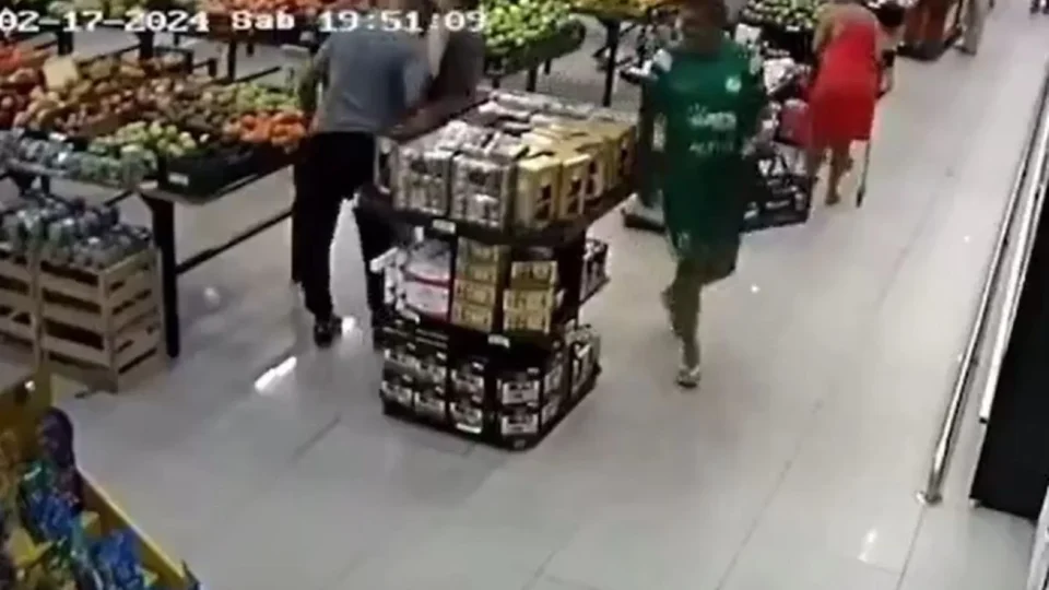 Veja Vídeo: homem dá cabeçada em aposentado após discussão de trânsito