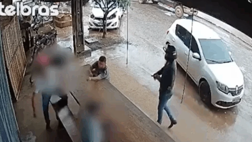 Veja Vídeo: câmera registra empresário sendo executado em restaurante