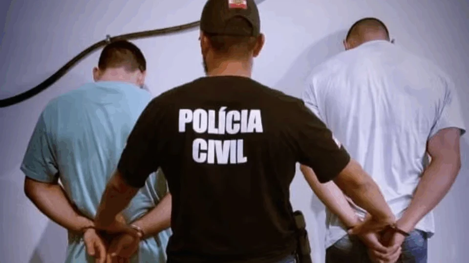 Pai é morto a facadas e mãe fica ferida após filho planejar assassinatos
