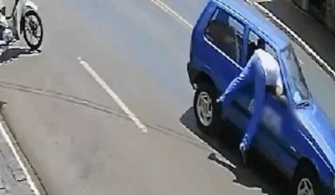 VEJA VÍDEO: homem entra por janela de carro em movimento e salva criança