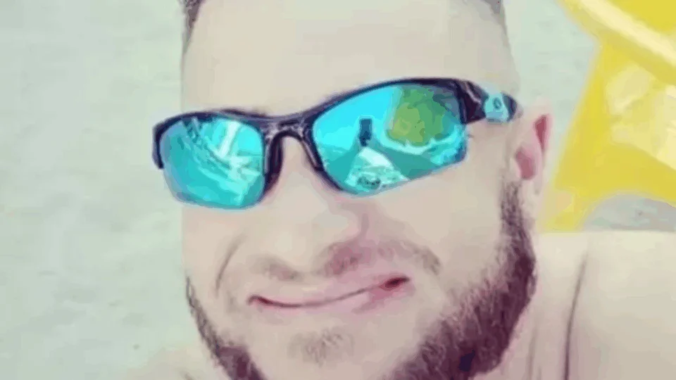 Homem que teve pênis decepado pela ex ganha prótese e diz que sonha em casar